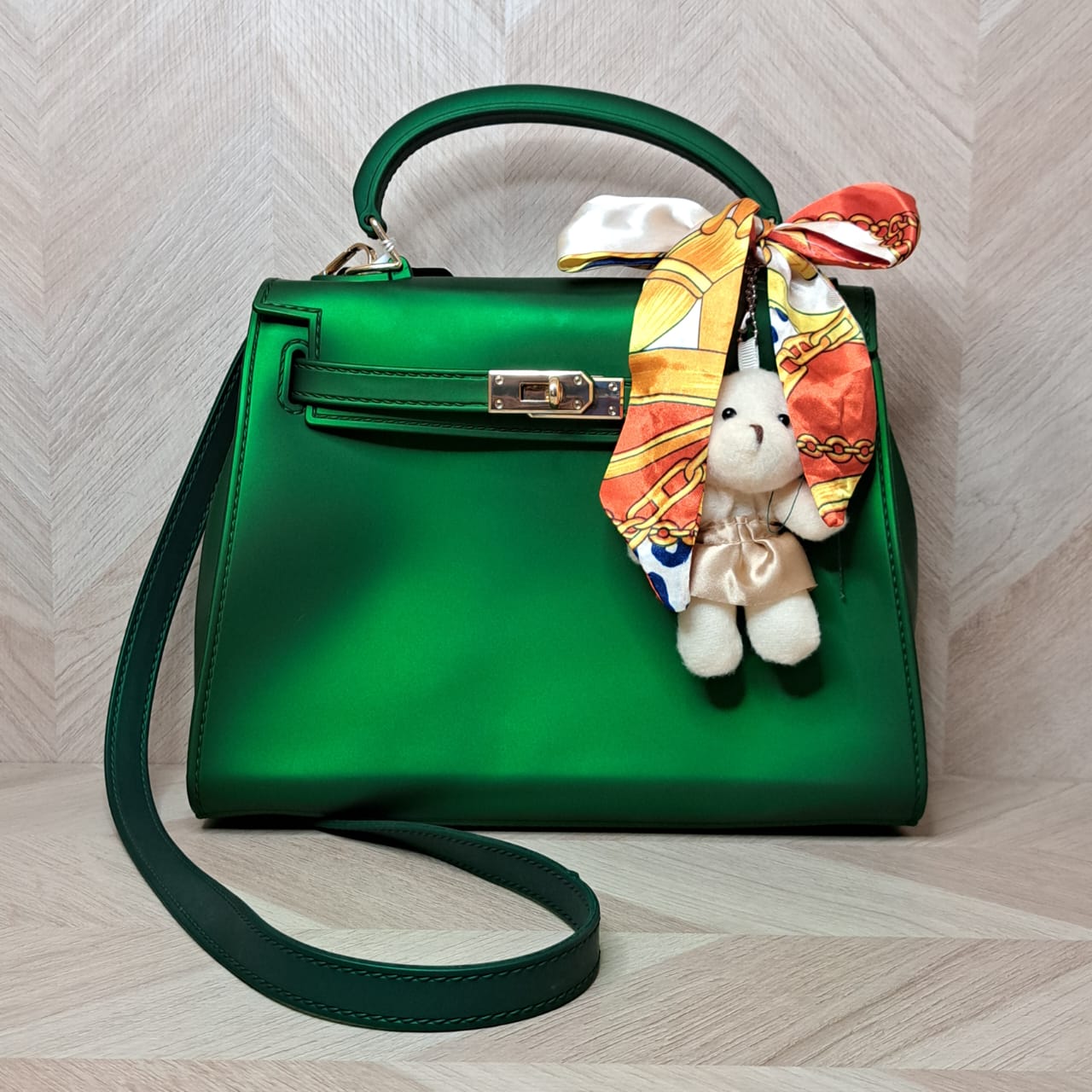 CM Bolsas Mano Moño Dije Mediana
