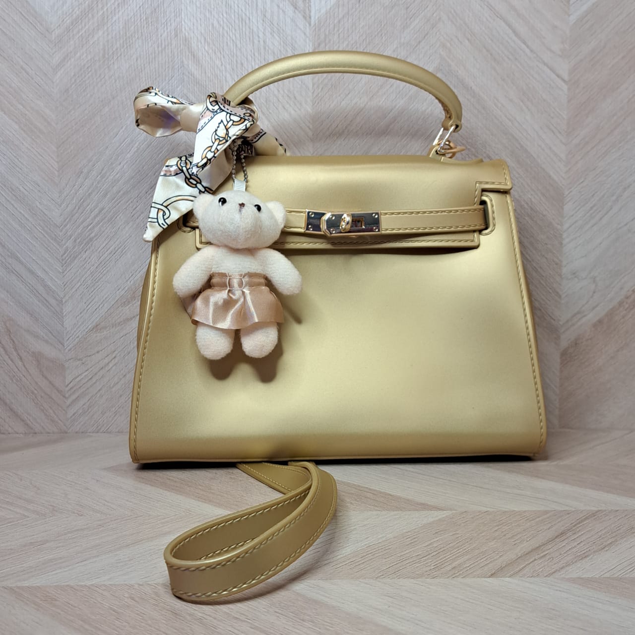CM Bolsas Mano Moño Dije Mediana