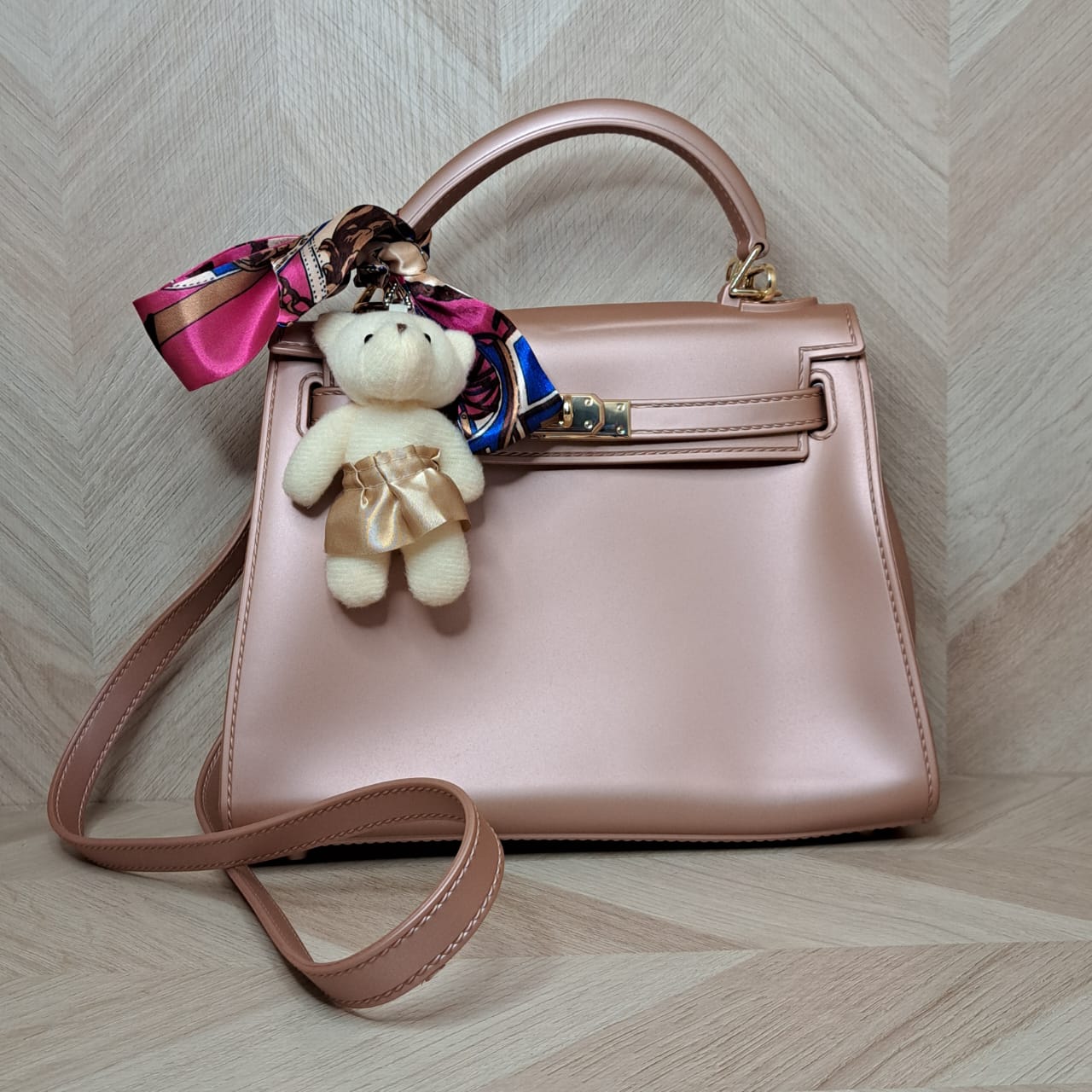 CM Bolsas Mano Moño Dije Mediana