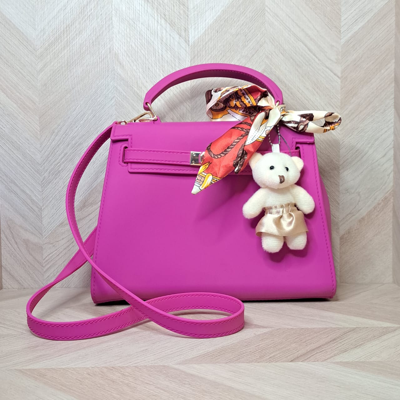CM Bolsas Mano Moño Dije Mediana