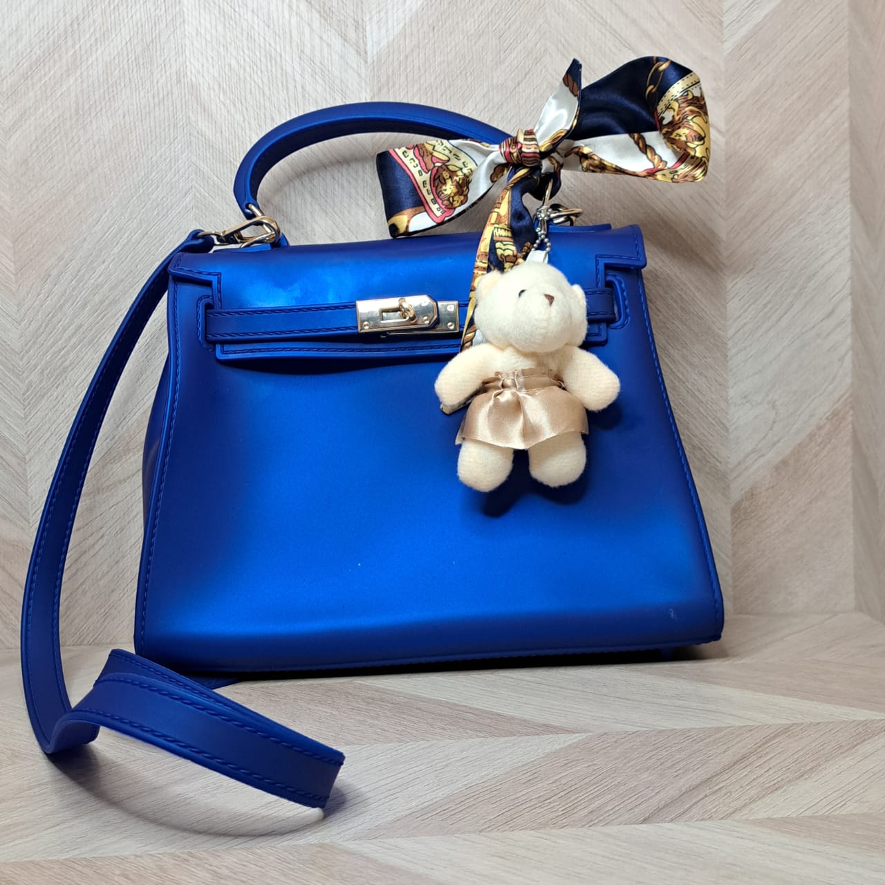 CM Bolsas Mano Moño Dije Mediana
