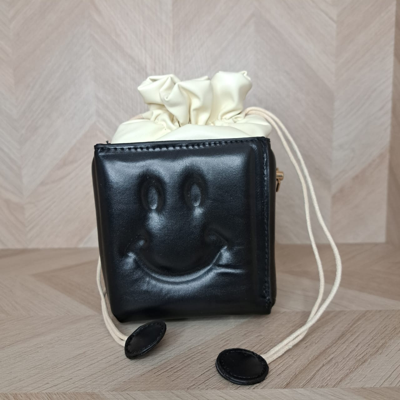 CM Bolsa Cuadrada Sonrisa Chica
