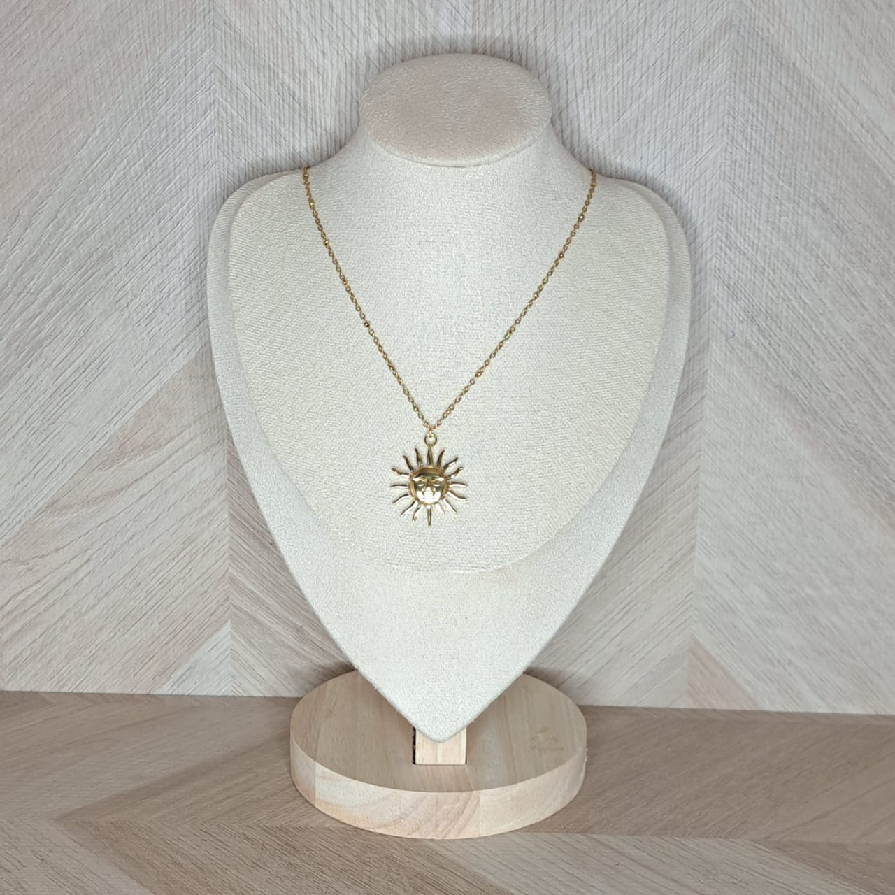 LaCasaDeLaPulsera Collar Sol Dorado