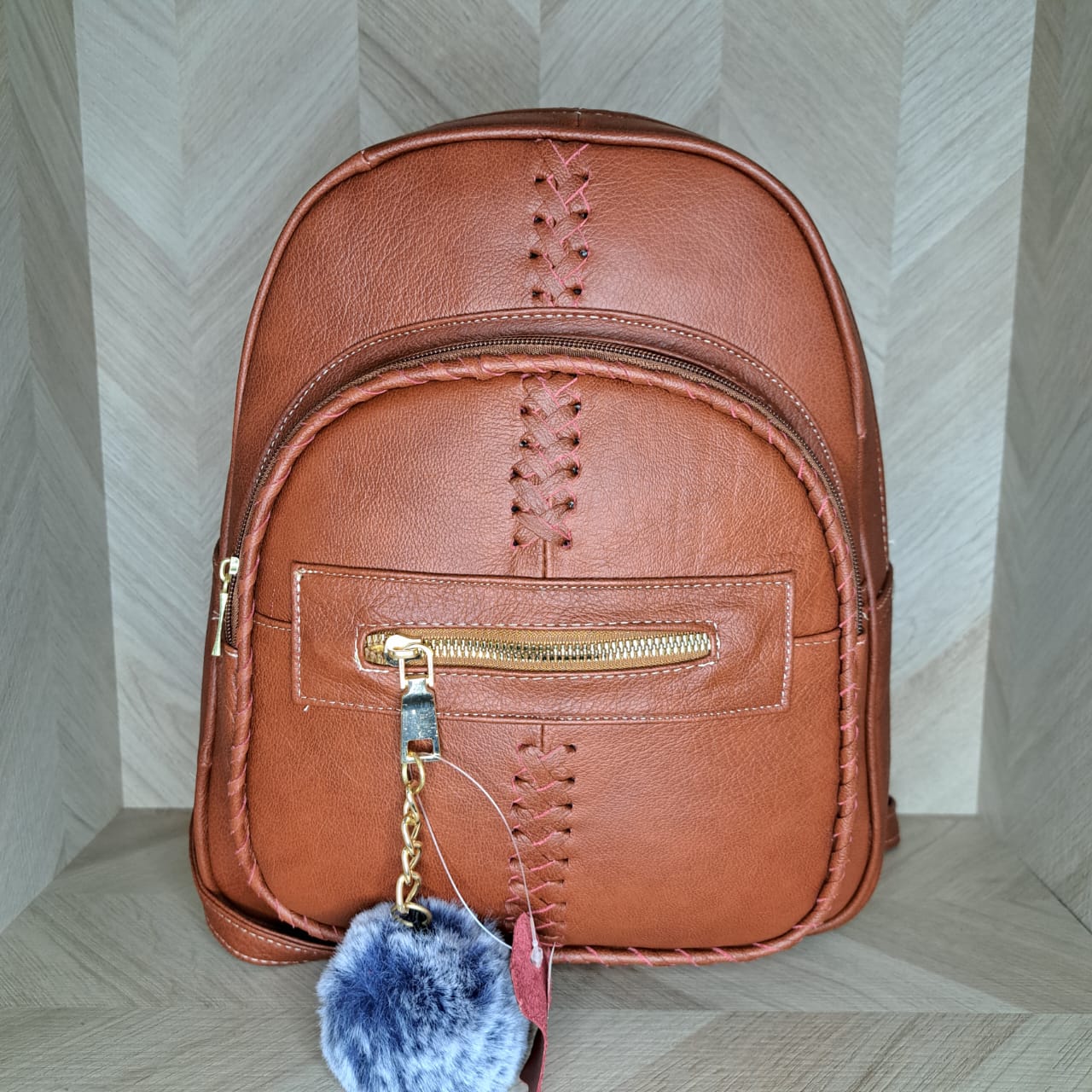 CBM Bolsa Chica Piel Pompones