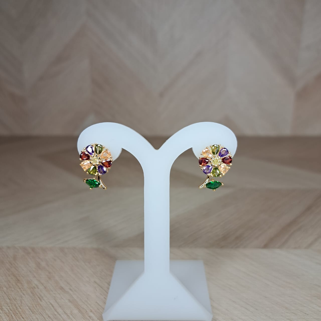 Mujer Moza Aretes Flores Colores