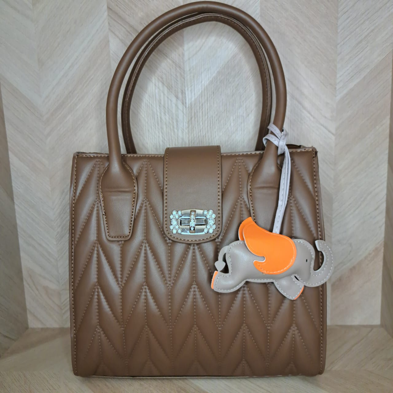 CBM Bolsa Mano Mediana Dije Elefante