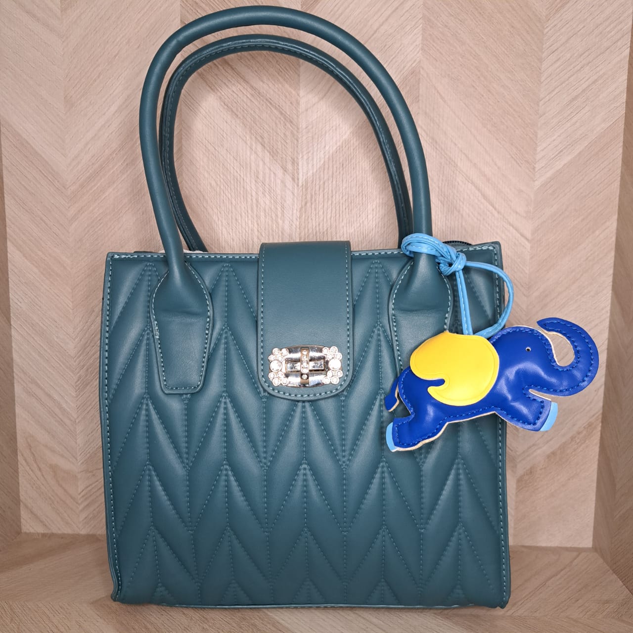 CBM Bolsa Mano Mediana Dije Elefante