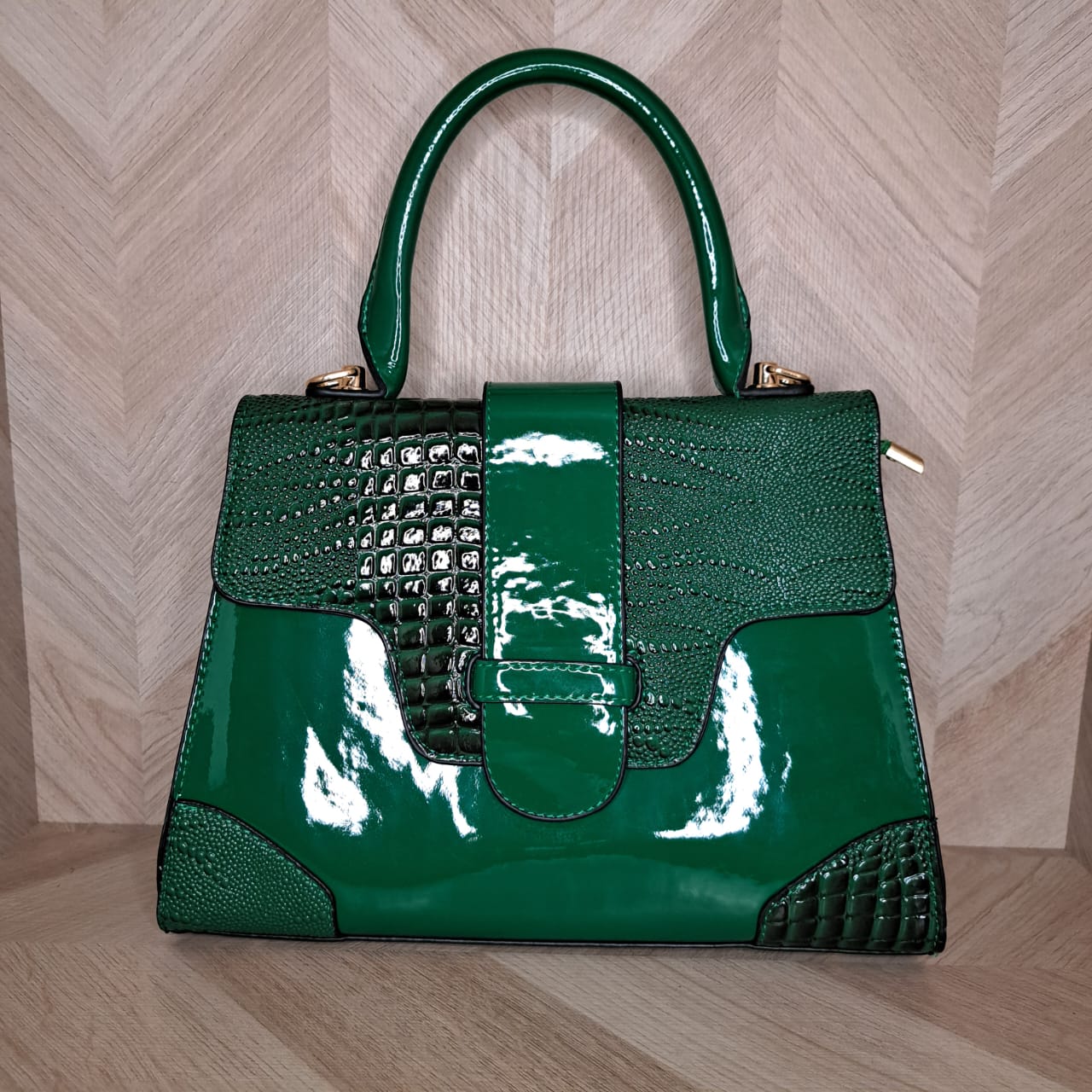 CBM Bolsa Mano Charol Mediana