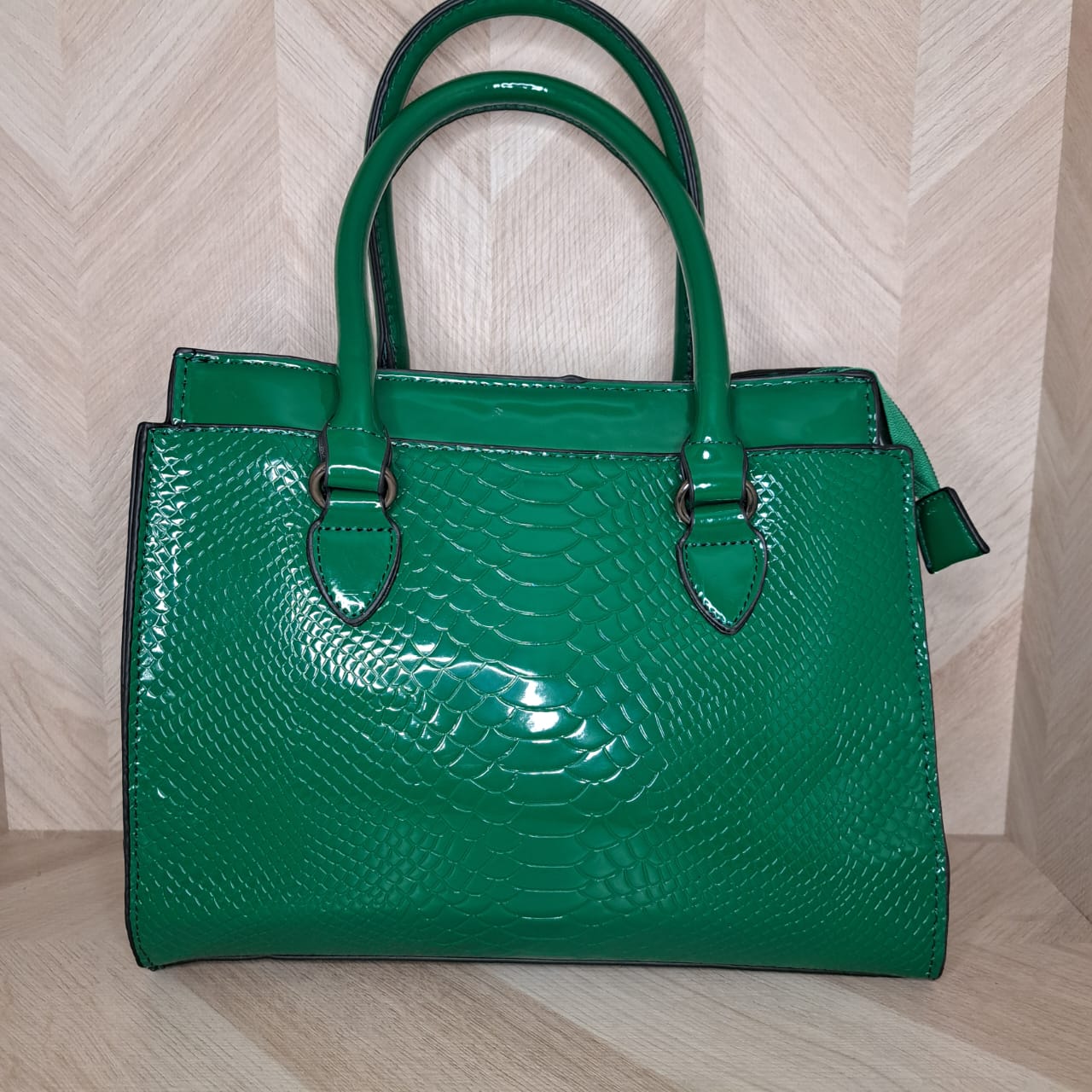 CBM Bolsa Charol Estampado Cocodrilo Mediana