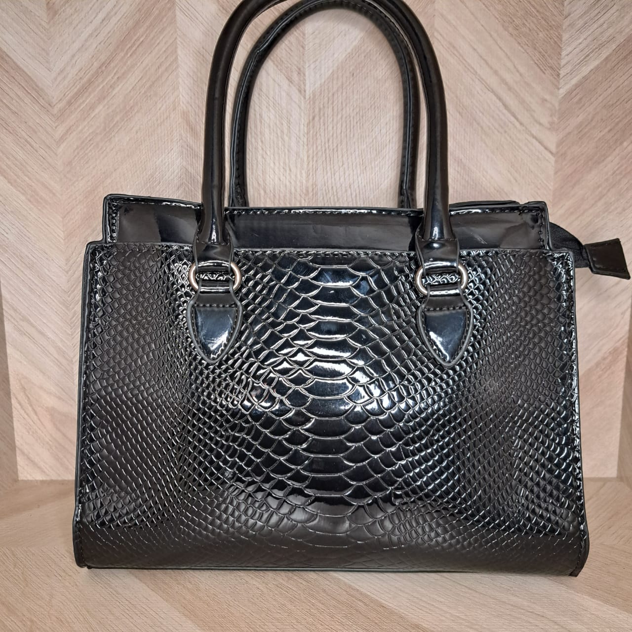 CBM Bolsa Charol Estampado Cocodrilo Mediana