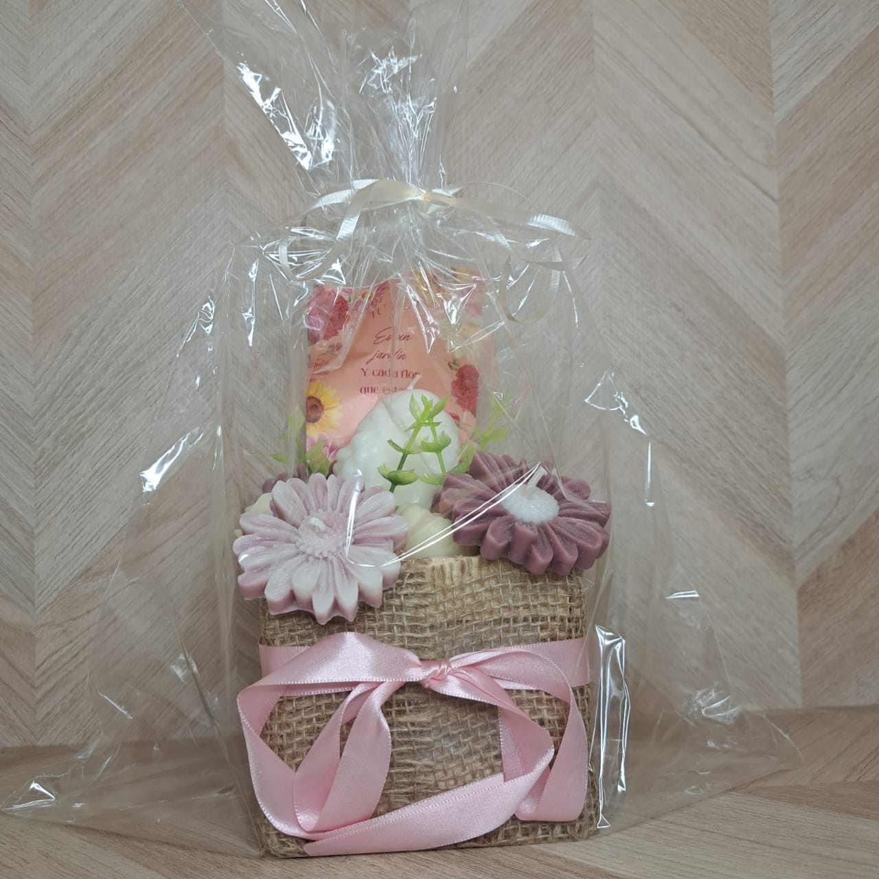 Meraki Canasta Lila Velas Florales