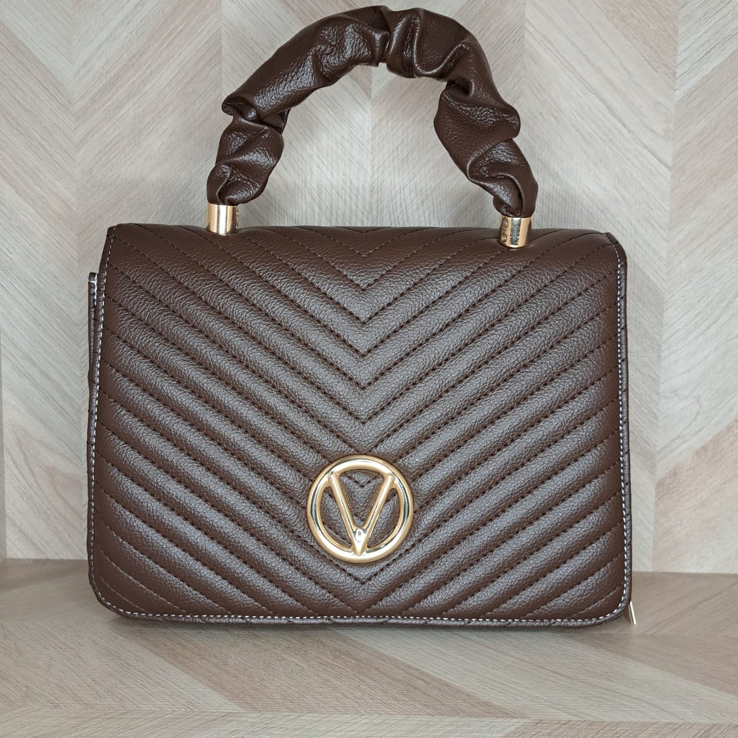 CBM Bolsa Mano Broche V Mediana Mayo