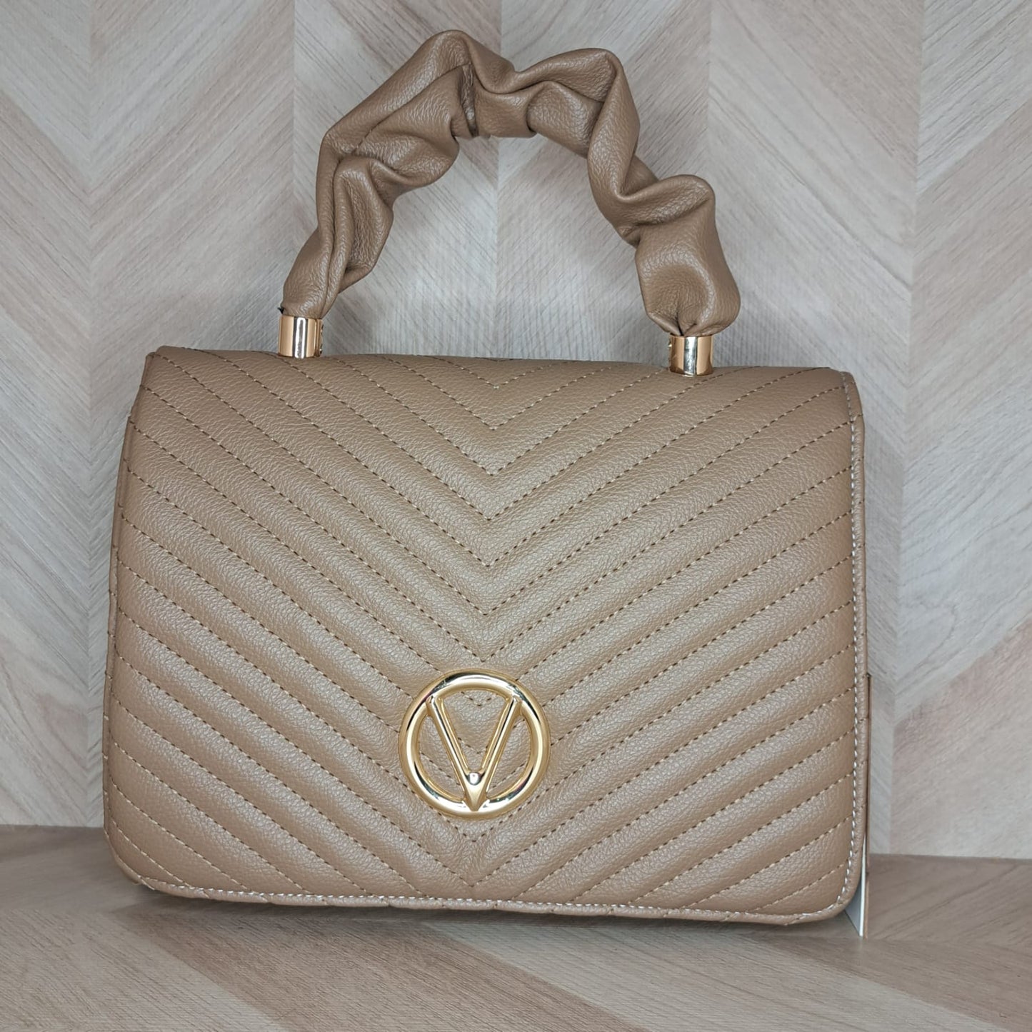 CBM Bolsa Mano Broche V Mediana Mayo