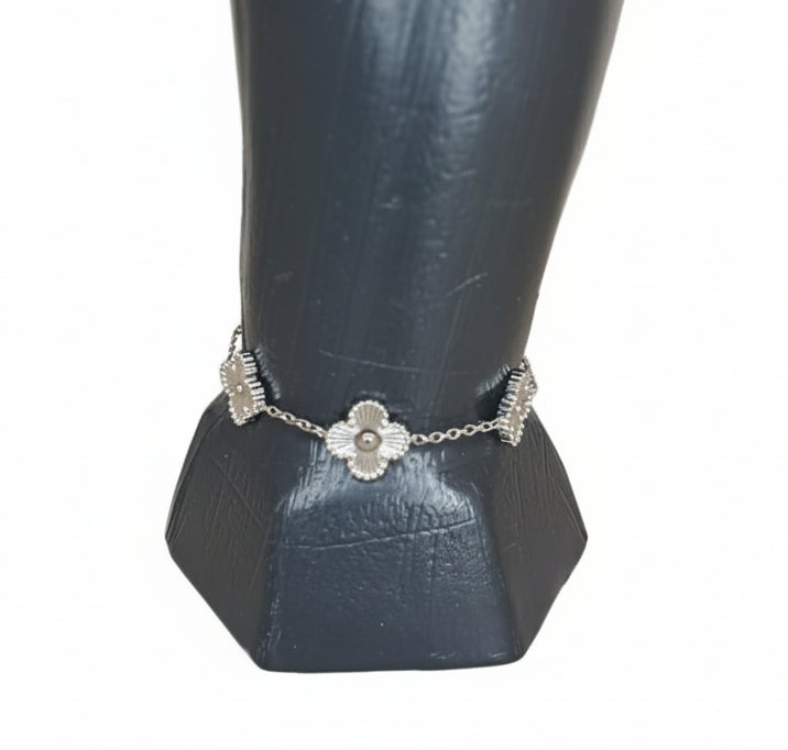 Mujer Moza Pulso Blankly Trebol