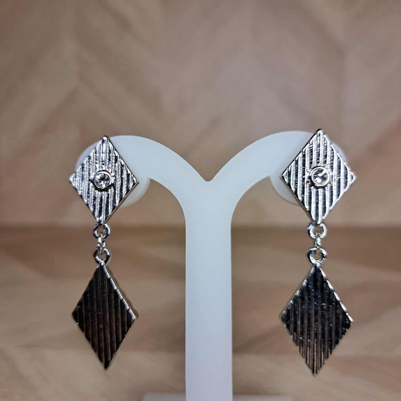 Joyeria Nice Aretes Plateados Dos Rombos