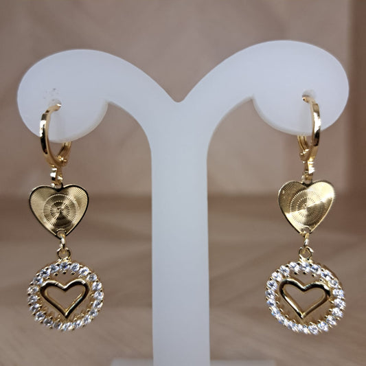 Mujer Moza Aretes Corazon Rueda