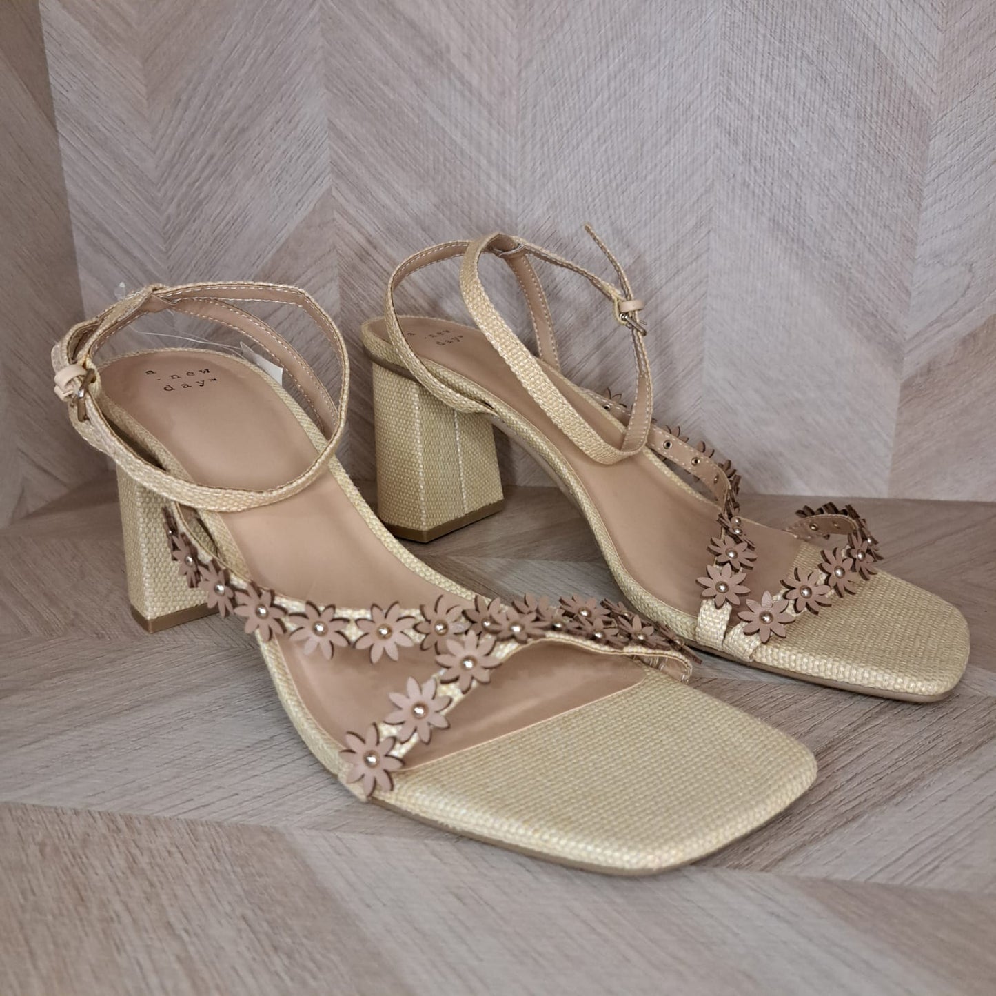 Productos Esther Rangel Huaraches Beige Flores