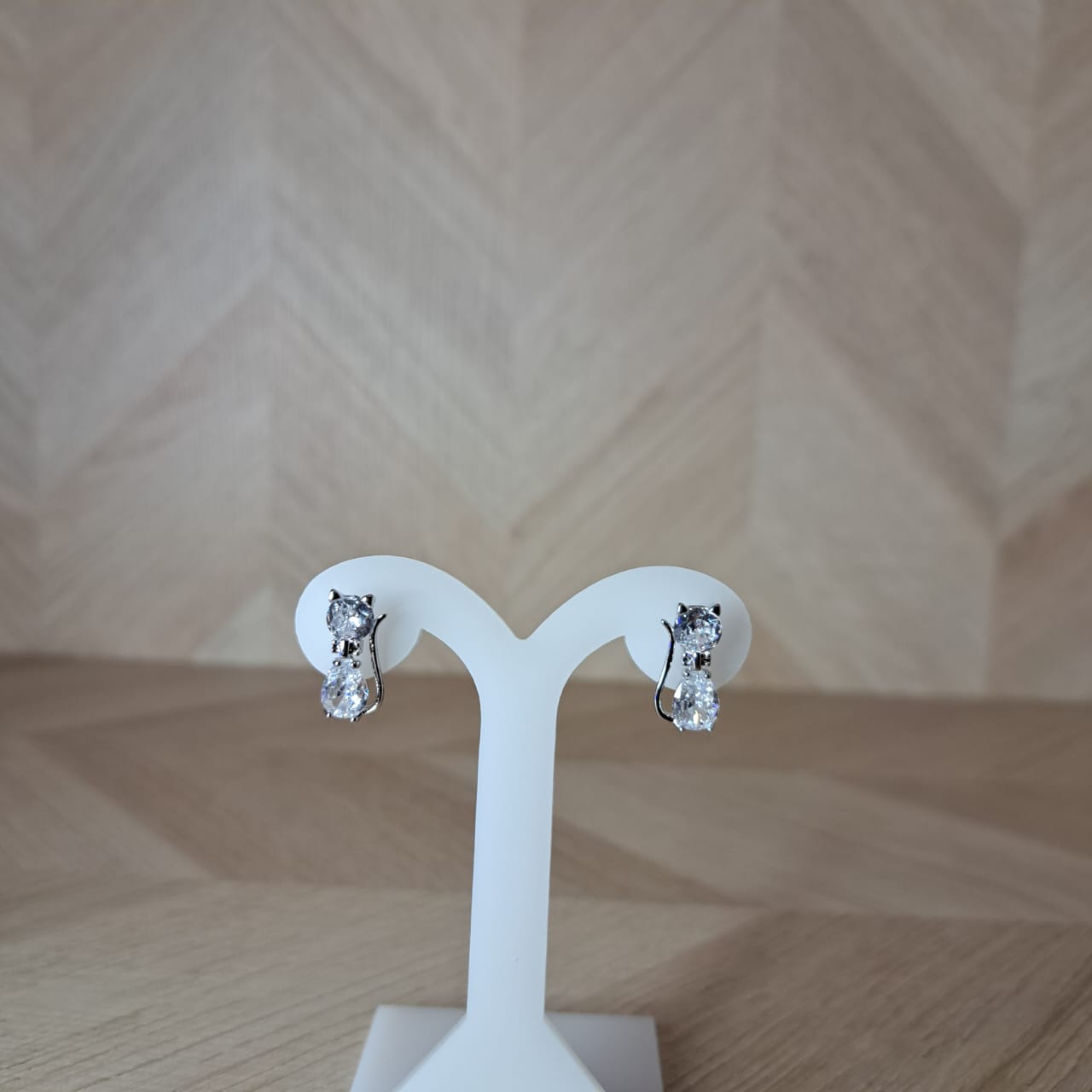 Mujer Moza Aretes Gato