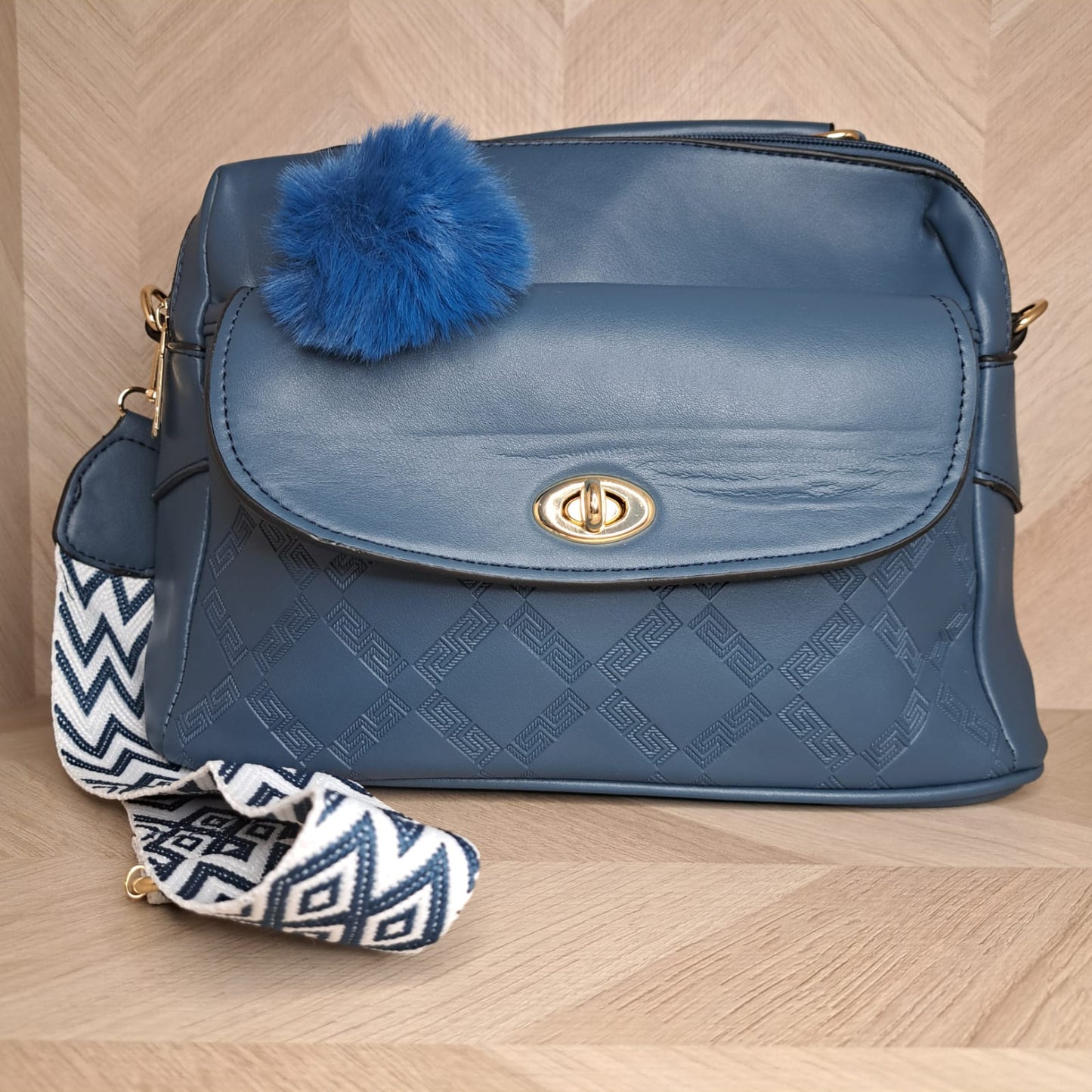 CM Bolsa Correa Pompom OH Grande