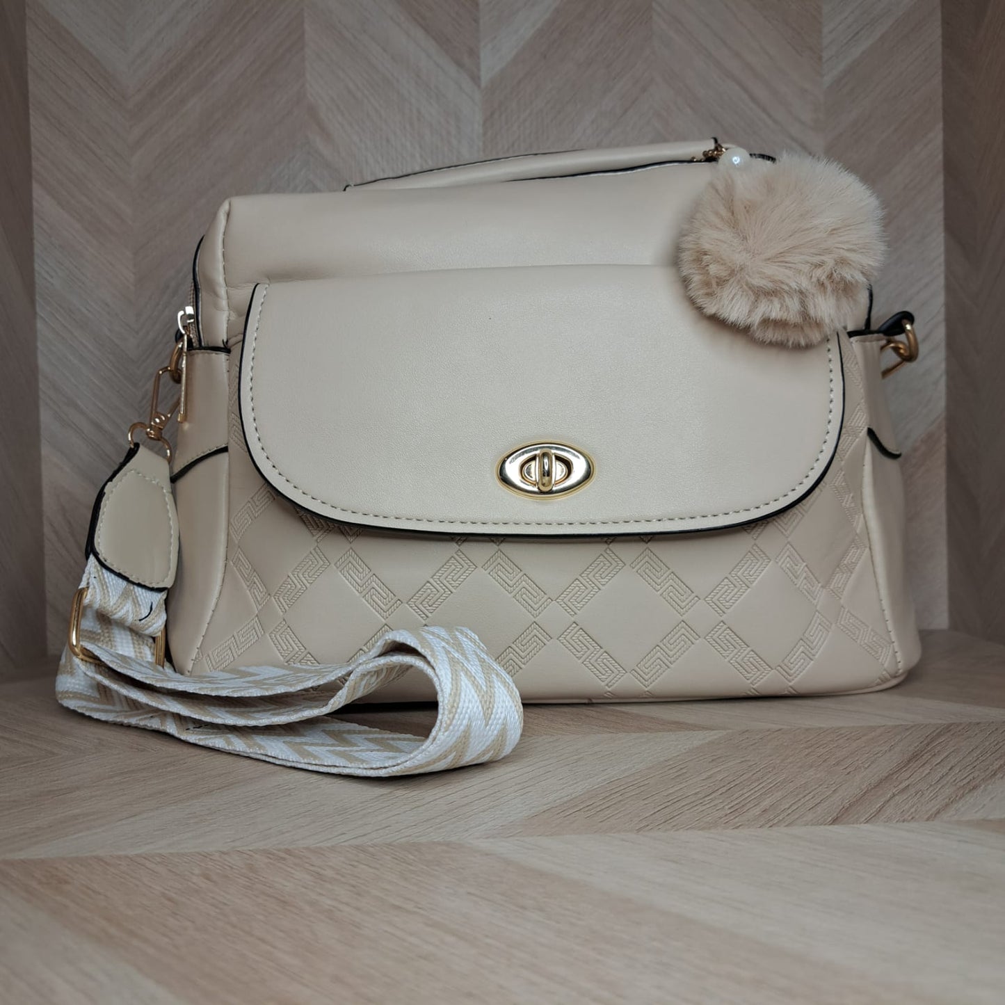 CM Bolsa Correa Pompom OH Grande