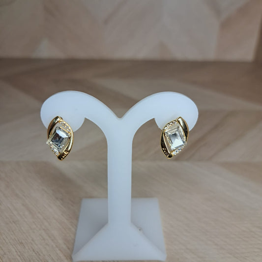 Mujer Moza Aretes Rombo Piedra Grande