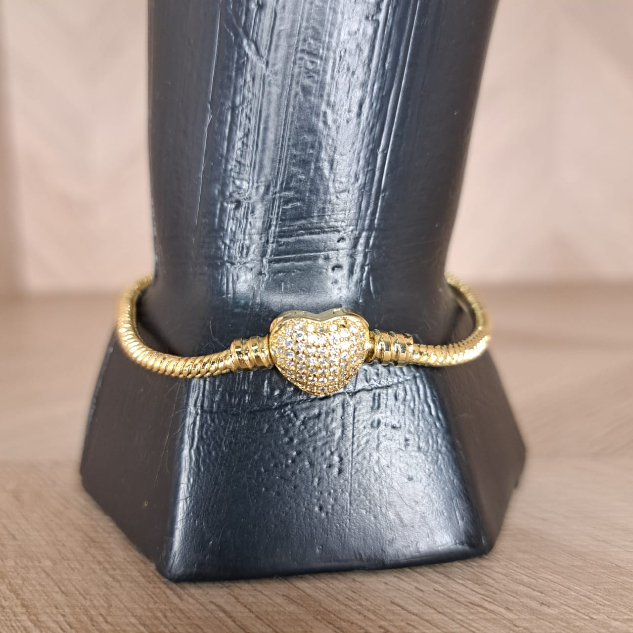 Mujer Moza Pulsera Dorada Corazon Brillo