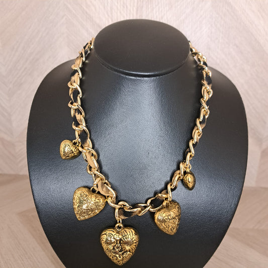LaCasaDeLaPulsera Collar Corazones Croquelados Dorado
