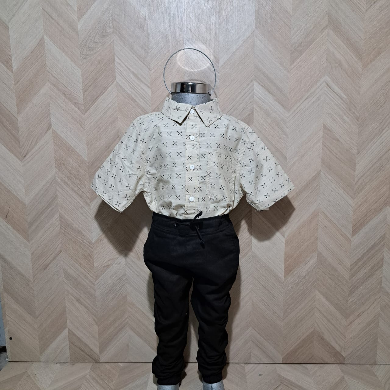 Panditastyle Traje Camisa Beige Pantalon Negro 2Pzas