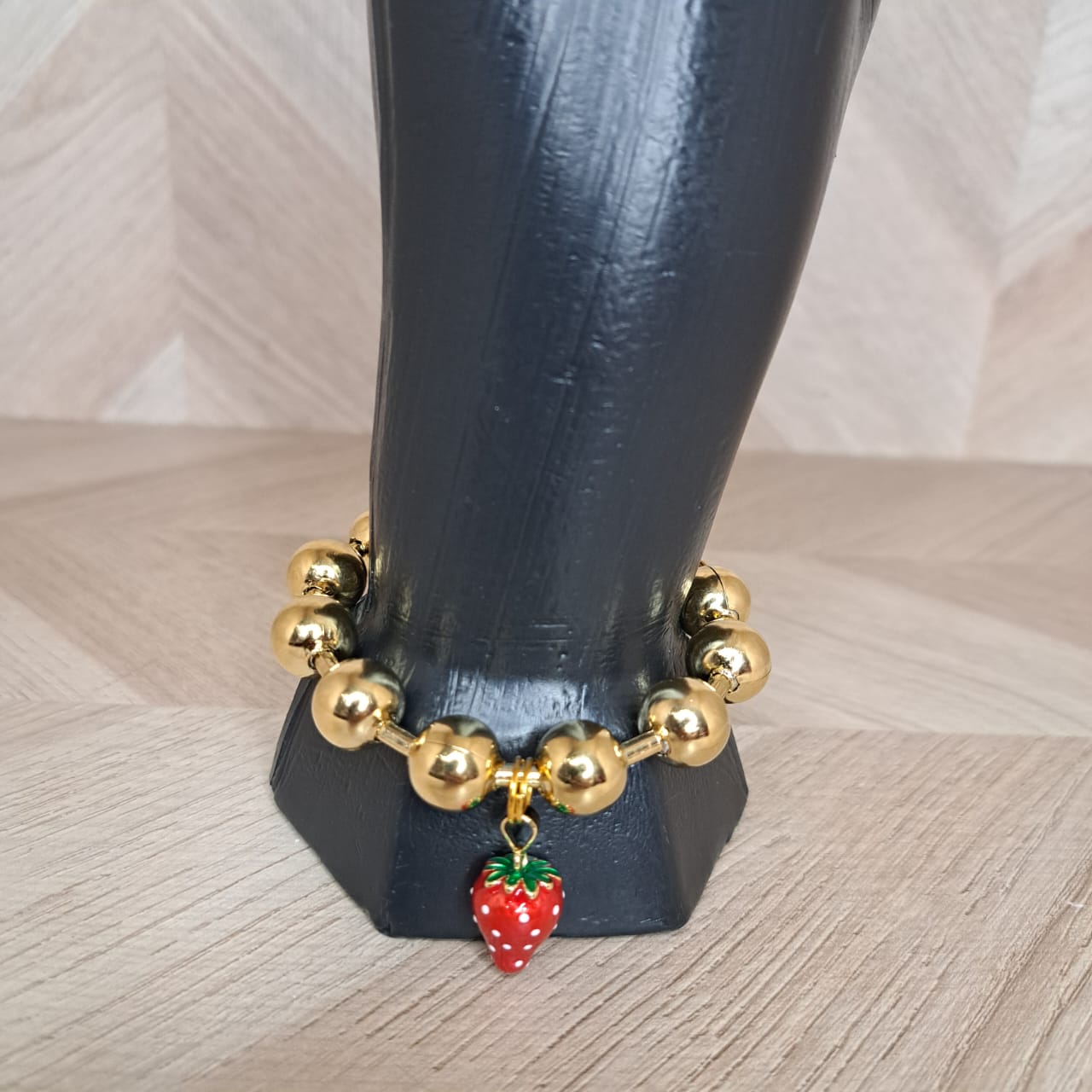 LaCasaDeLaPulsera Collar Bolas Doradas Fresa Colgante