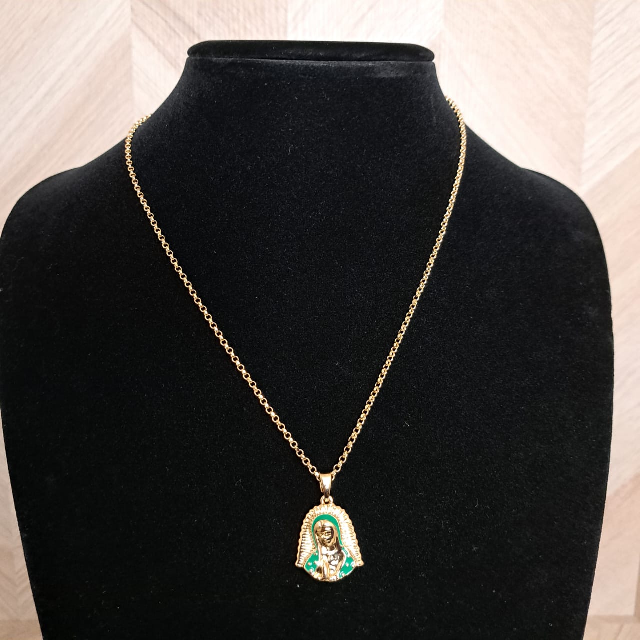 Joyeria Nice Collar Virgen Manto Verde