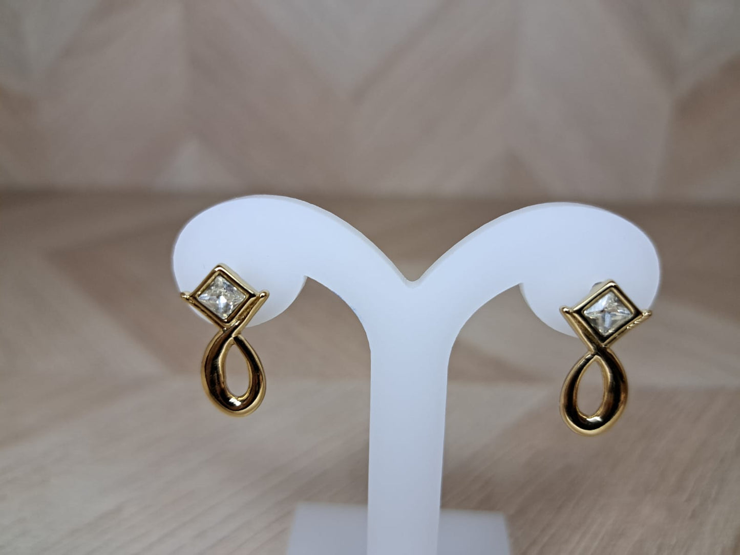 Joyeria Nice Aretes Dorados Con Piedra