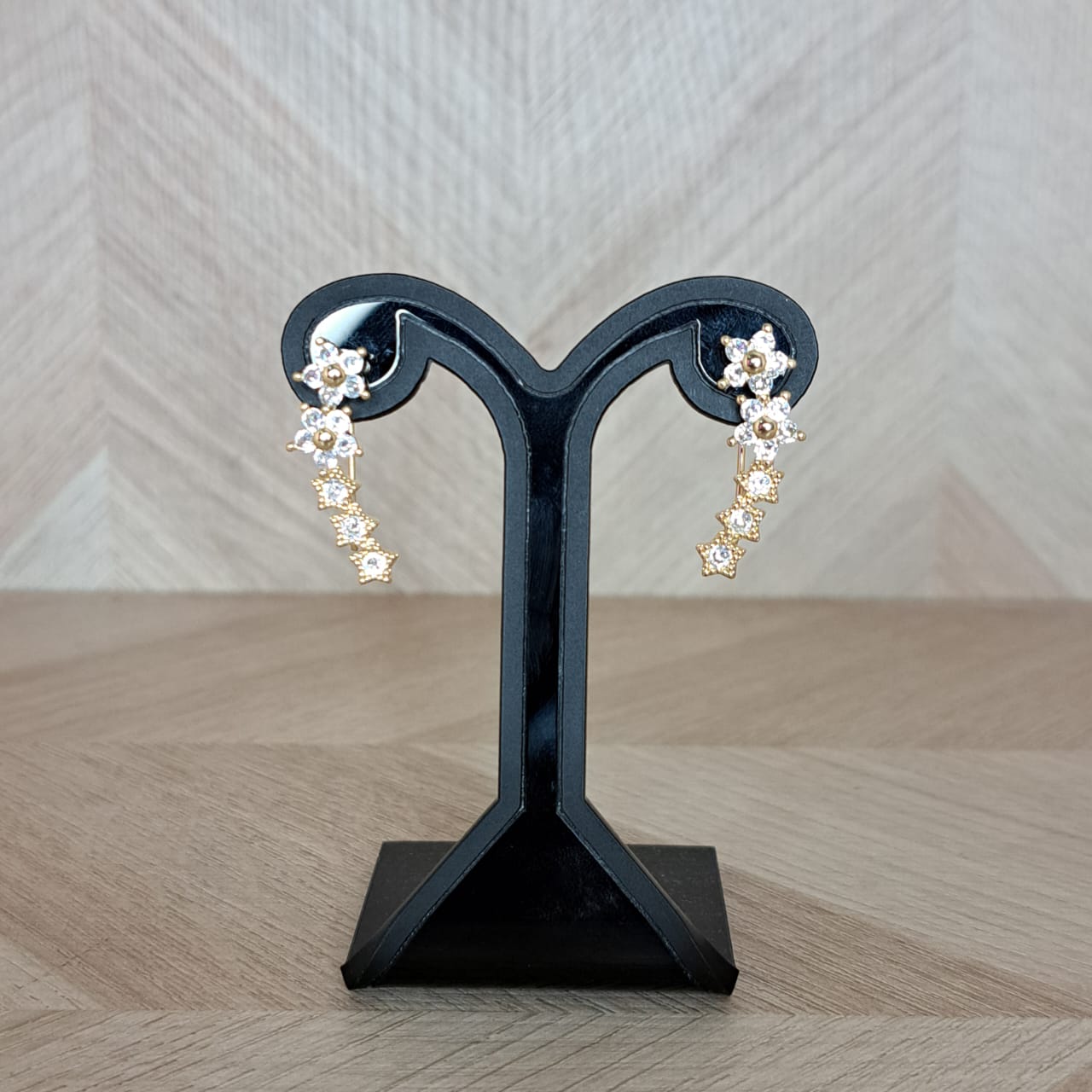 Mujer Moza Aretes Varios